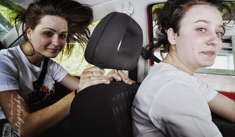 bezbronni pasażerowie podczas wypadku