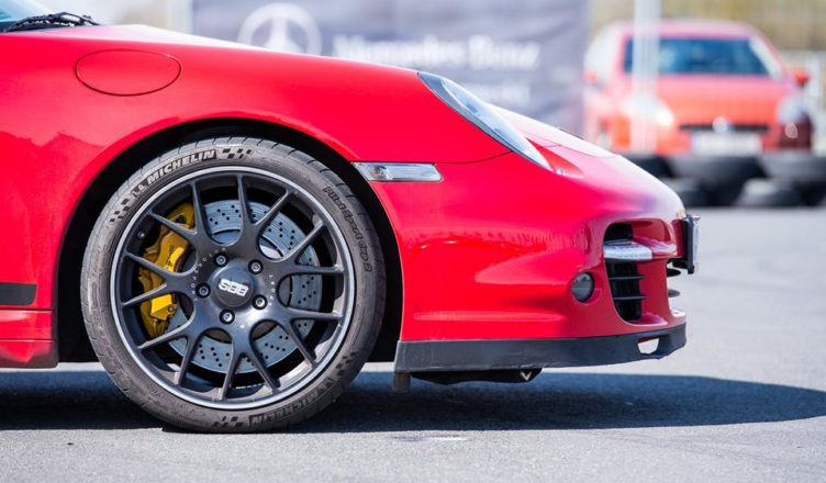 charakterystyka pojazdu a poślizg