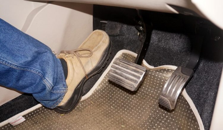 Podpórka i pozycja za kierownicą